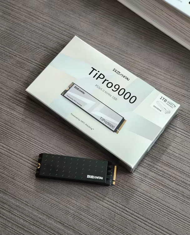<b>14,000MB/s+散热屏！致态TiPro9000：秒传4K视频的移动弹药库</b>